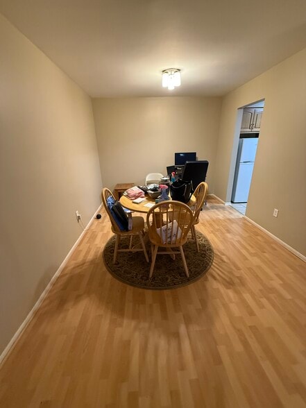 Building Photo - 807 Eves Dr