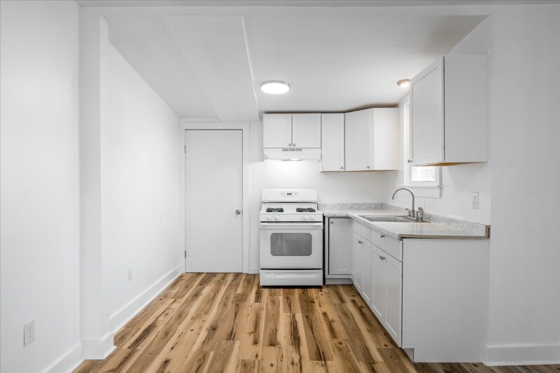 Building Photo - 1609 Buren St