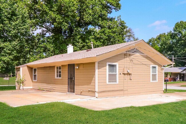 Building Photo - 4815 Marcel Ave