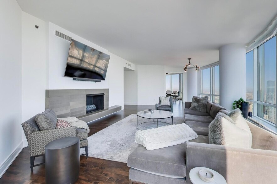 Building Photo - 401 N Wabash Ave