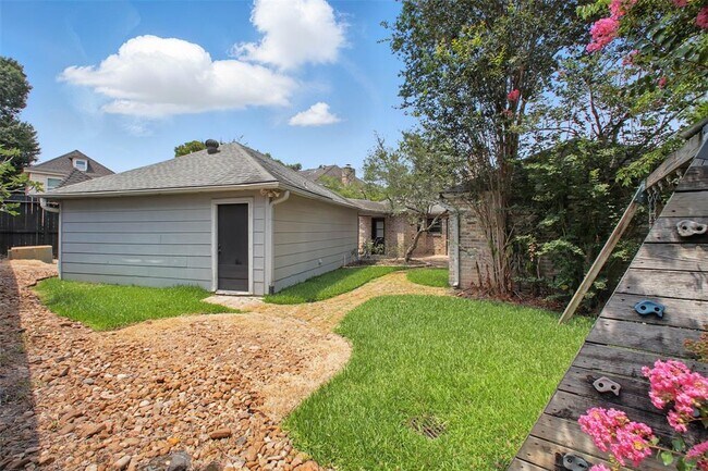 Building Photo - 1302 Dominion Dr