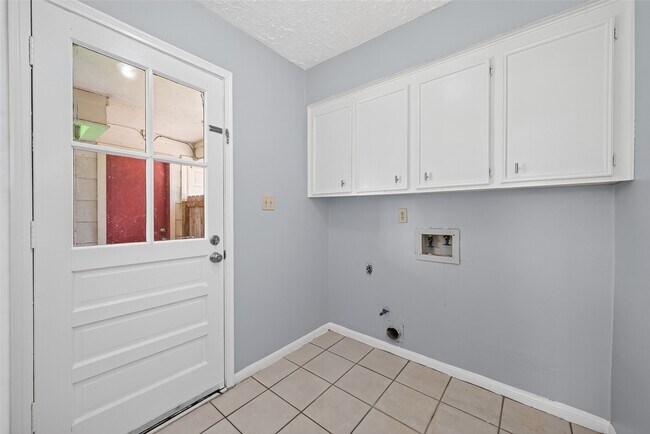 Building Photo - 5703 Green Timbers Dr