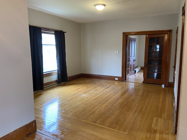 living area - 206 S Higbee St