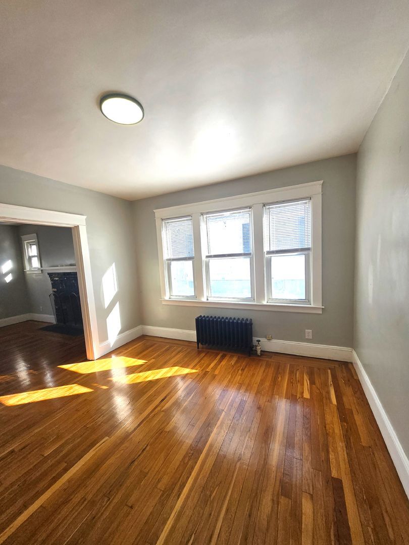 Building Photo - 98 Bradley St