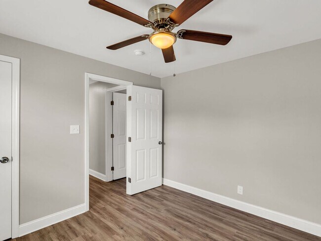 Building Photo - Oak Ridge 37830 - 3 bedroom 2 bath duplex ...