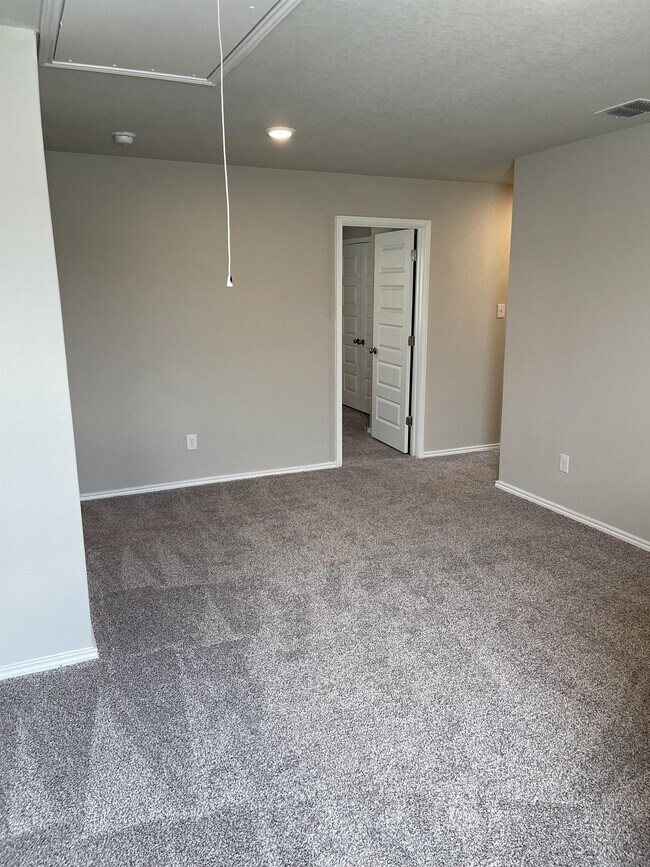 Building Photo - 2532 Ayers Dr