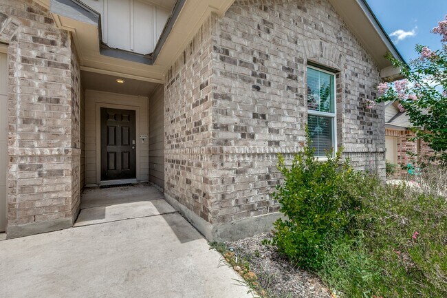 Building Photo - BEAUTIFUL 3-BEDROOM D.R. HORTON HOME IN RE...