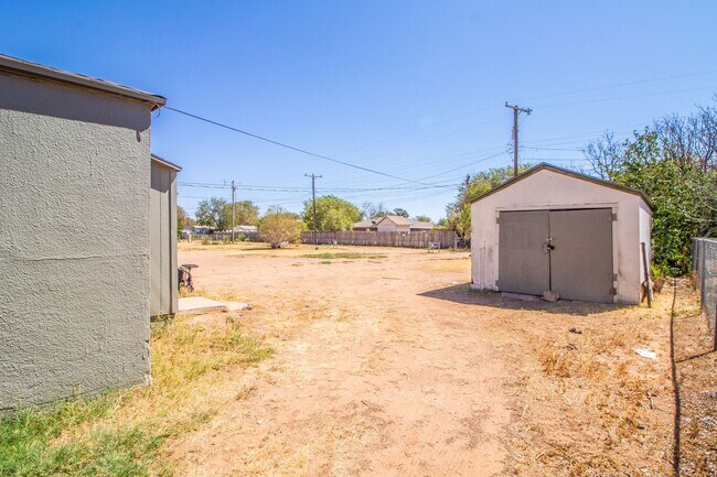 Building Photo - 3221 Baylor St