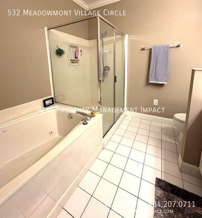 Building Photo - 532 Meadowmont Village Cir