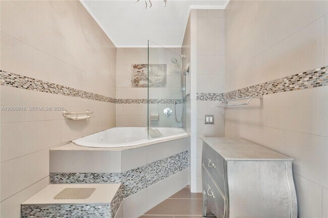 Building Photo - 5555 Collins Ave