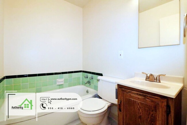 Building Photo - 1635 Mesa St