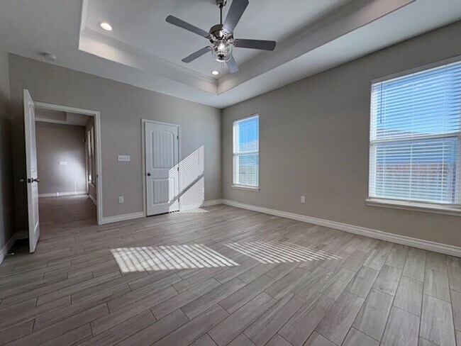 Building Photo - DCR602