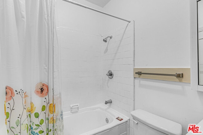 Building Photo - 3801 1/2 Mont Clair St