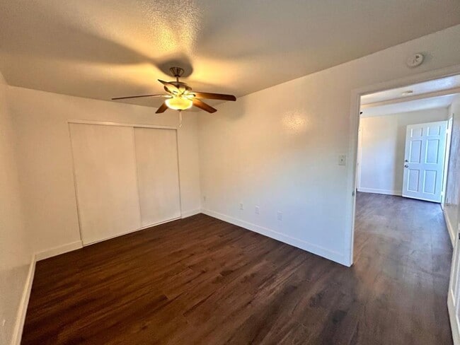 Building Photo - 1427 Hoover Ave