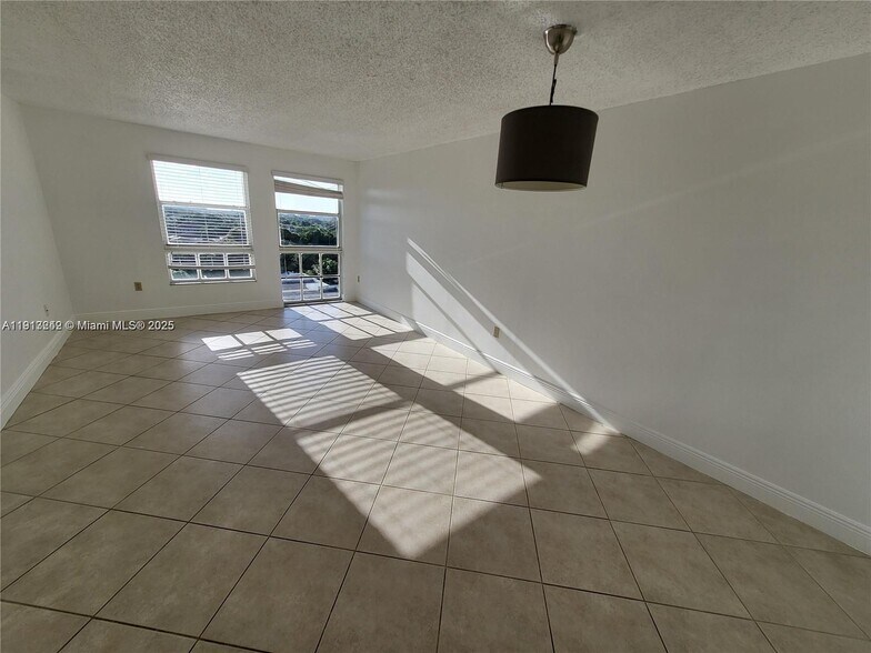 Building Photo - 2351 Douglas Rd