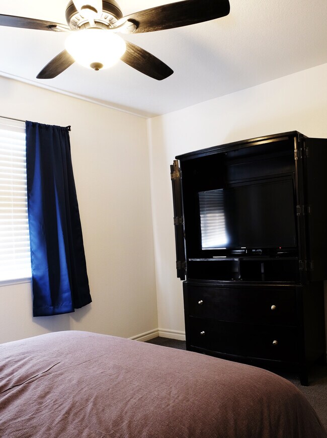 Building Photo - 6127 Meadowhaven Ln