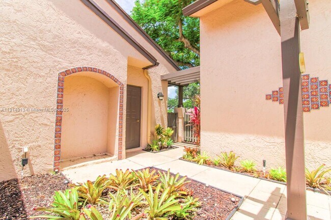 Building Photo - 5289 Fairway Woods Dr