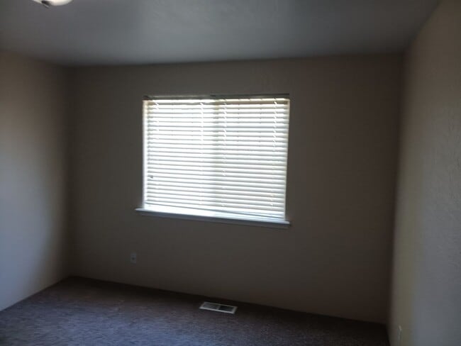 Building Photo - Cozy and Spacious Home for Rent