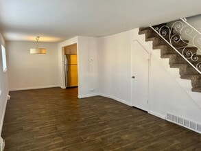 Building Photo - Spacious 2-bedroom 1.5 bath unit available in Westminster