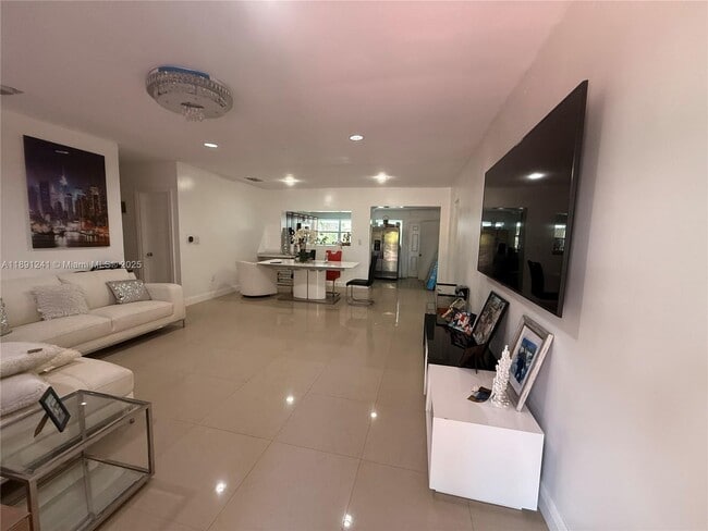 Building Photo - 16030 Miami Dr