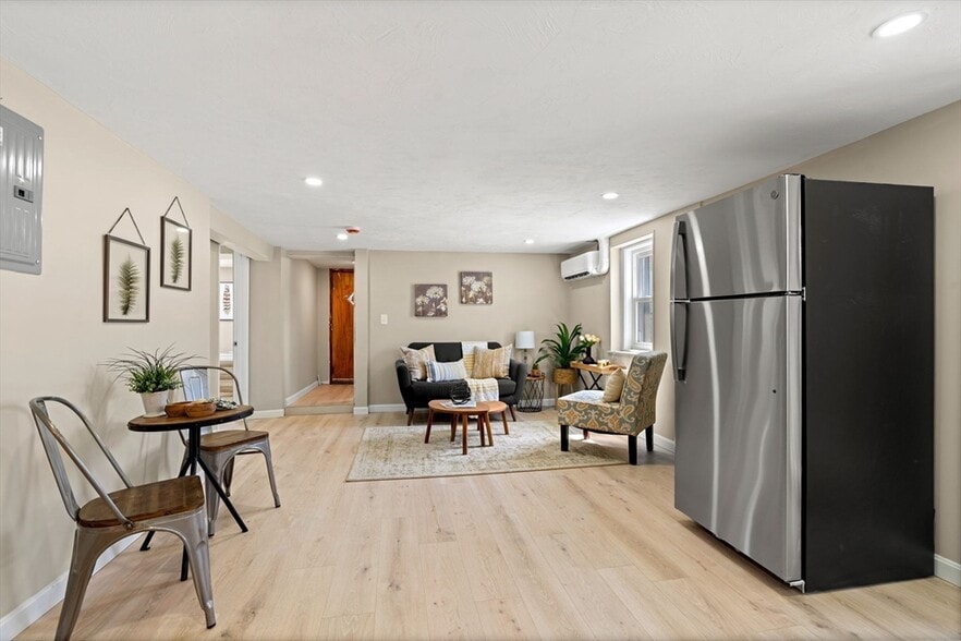 Building Photo - 47 Roosevelt St