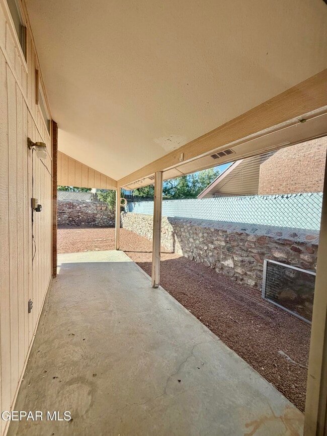 Building Photo - 1468 Plaza Verde Dr
