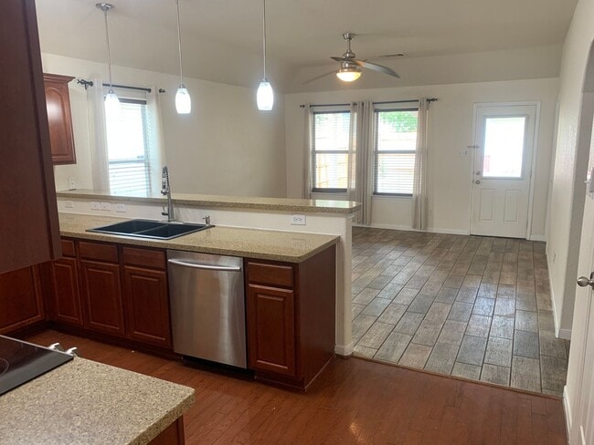 Building Photo - *COMING SOON* Stylish Living in Helotes – 3BR Home with Pool & Park Access!