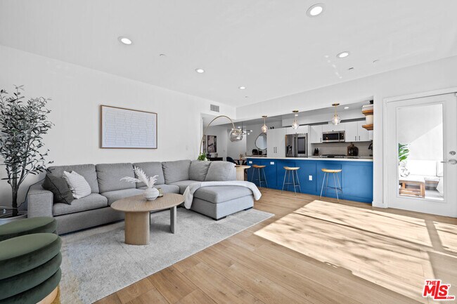 Building Photo - 118 Kings Rd