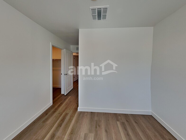 Building Photo - 6192 W Calle Lingo