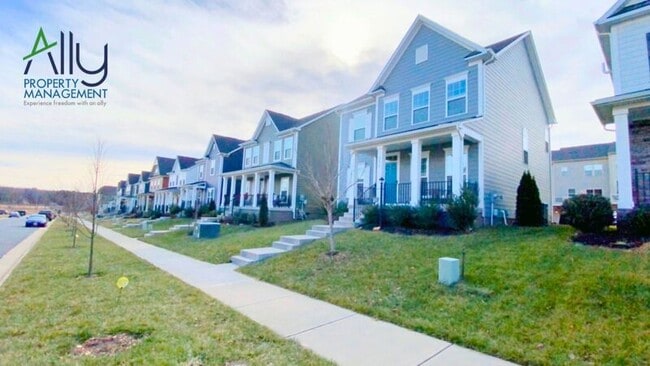 Building Photo - 3272 Village Park Ave