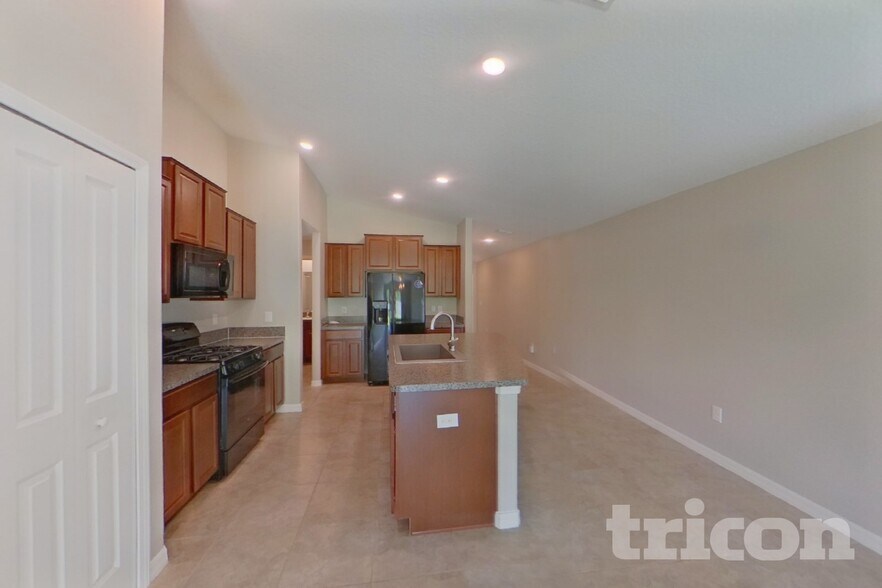 Building Photo - 5151 White Chicory Dr