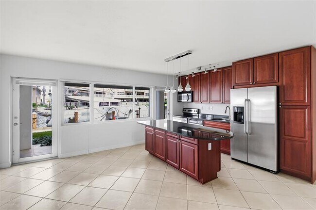 Building Photo - 2881 NE 32nd St