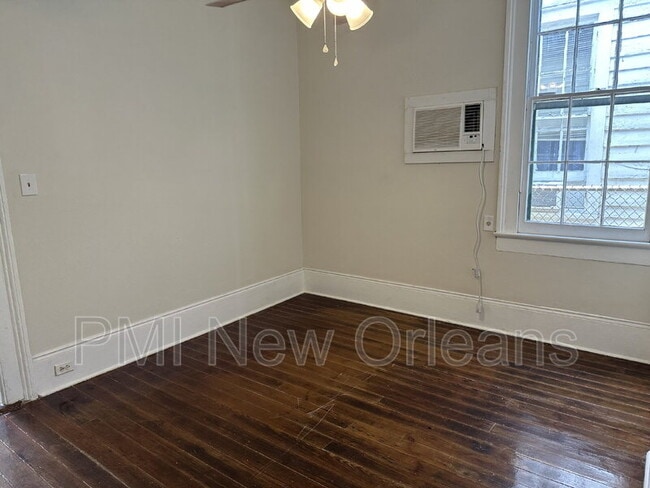 Building Photo - 2427 Rousseau St