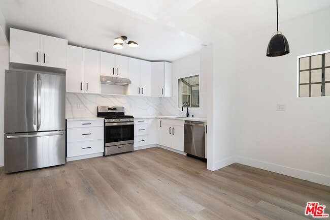 Building Photo - 466 S Orlando Ave