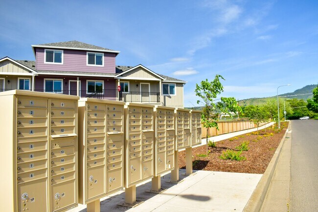 Building Photo - 1995 Sky Park Dr