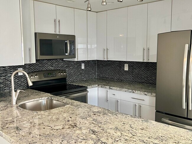 Building Photo - 150 Burgandy Way