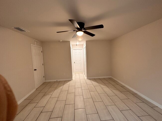 Building Photo - 1800 Coral Point Dr