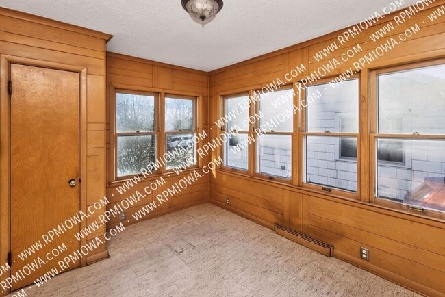 Building Photo - 3620 E 7th St