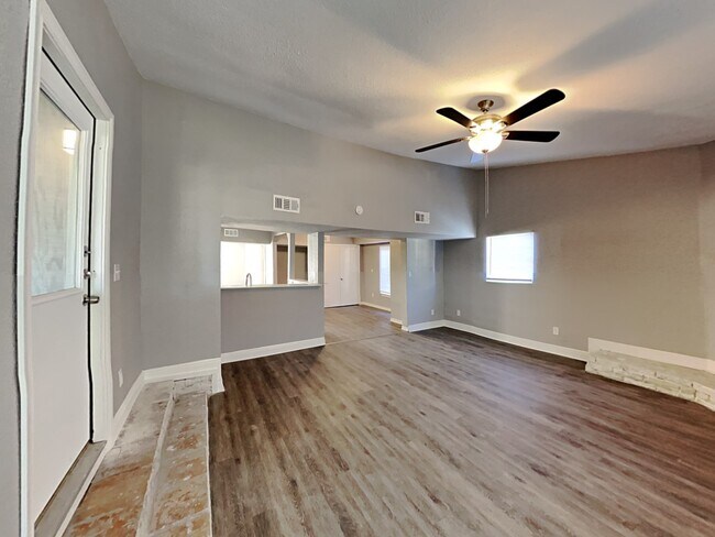 Building Photo - 1611 La Manda Blvd