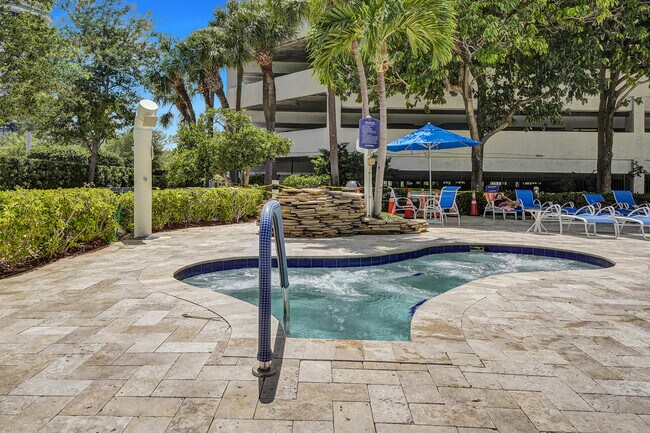 Building Photo - 3500 Mystic Pointe Dr