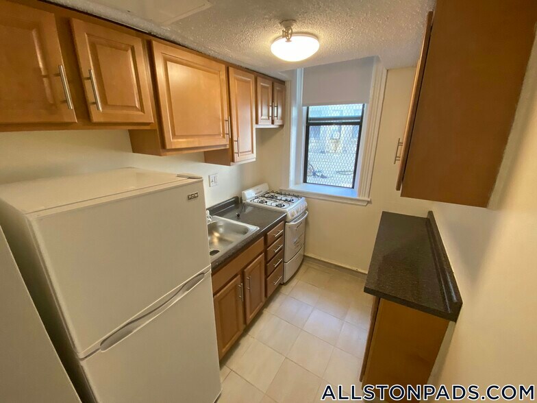 Building Photo - 1156 Commonwealth Ave