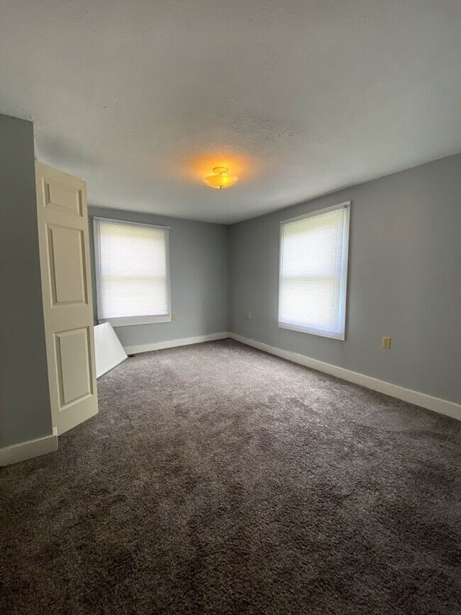 Building Photo - Great 3 bed 2 bath home!! AVAILABLE AUGUST 2027!