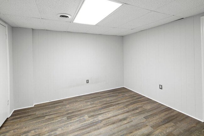 Building Photo - Spacious Ranch Home