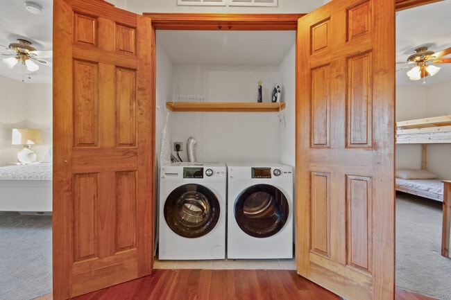 Building Photo - 204 Elmhurst Ct