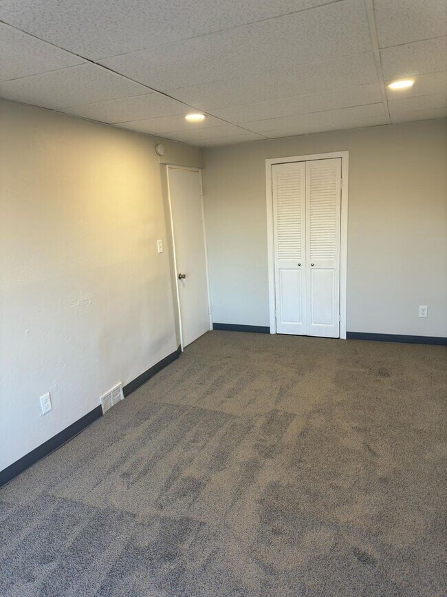 Building Photo - 847 Flemington St