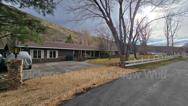 Building Photo - 22882 Carriage Dr