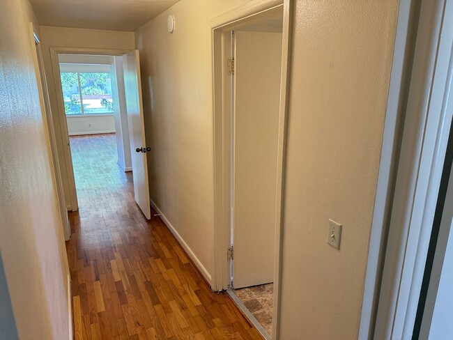 Building Photo - 3 bedroom, 1.5 bath house in Eugene!