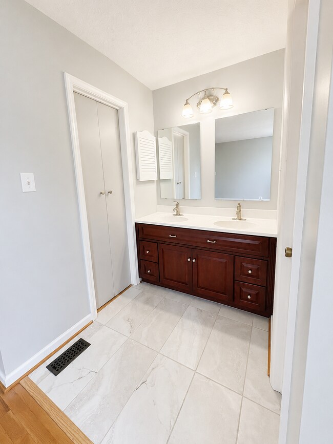 Building Photo - 1228 Bromley Dr