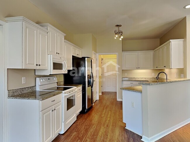 Building Photo - 4002 Greentree Ct