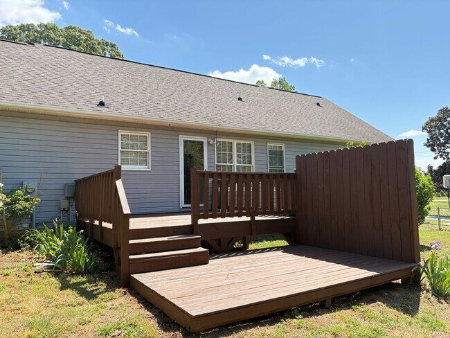 Building Photo - 3 Bedroom, 2 Bathroom House in Winston-Salem!